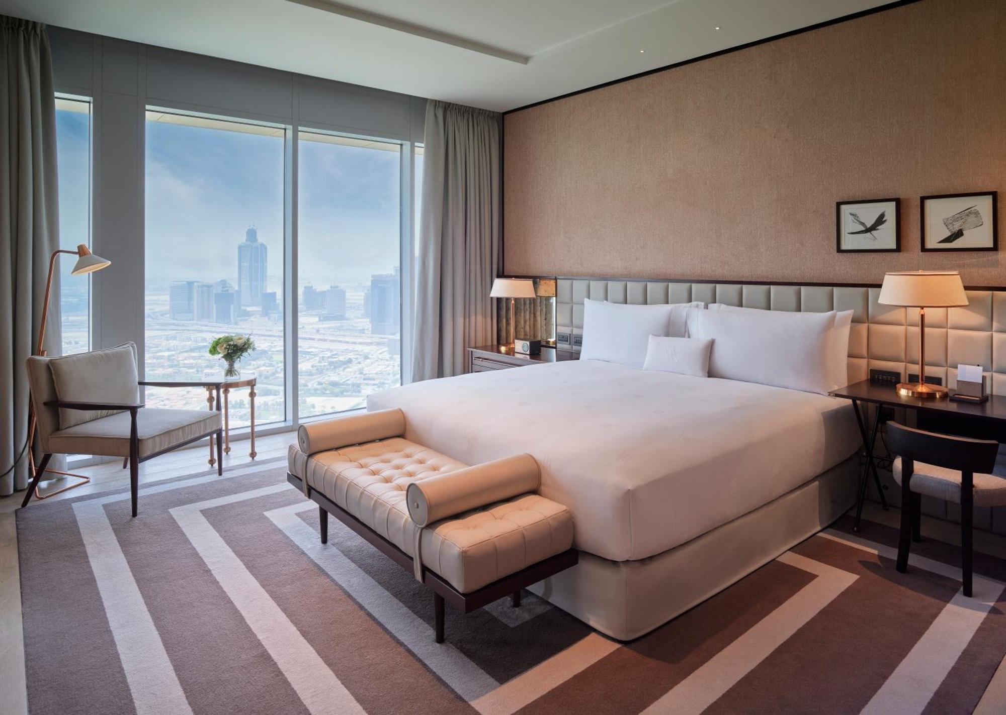 Waldorf Astoria Dubai International Financial Centre Otel Dış mekan fotoğraf A bedroom at the hotel